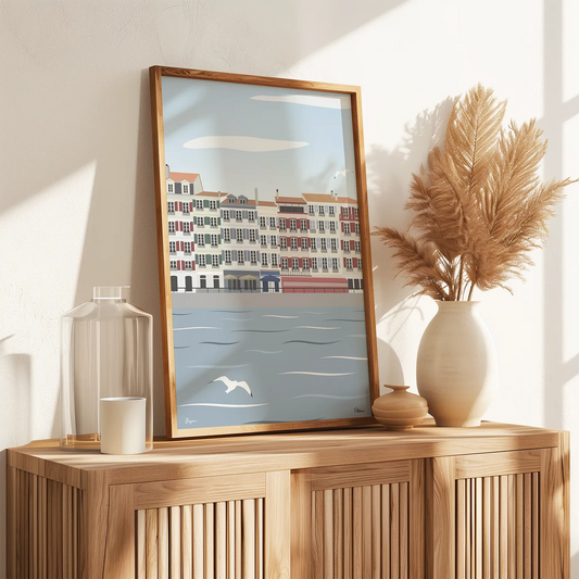 Affiche Bayonne dans les Pyrénées encadrée, une illustration de ma collection Affiches Pays-Basque