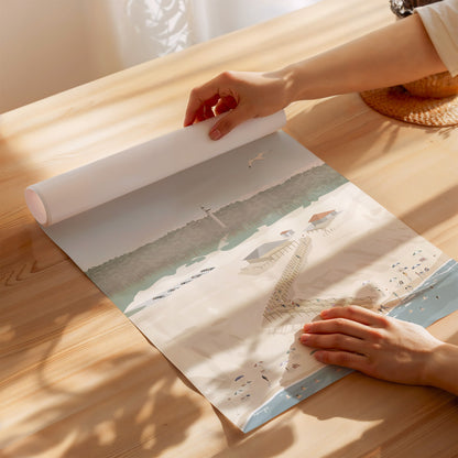 Affiche Messanges déroulée à la main sur une table en bois